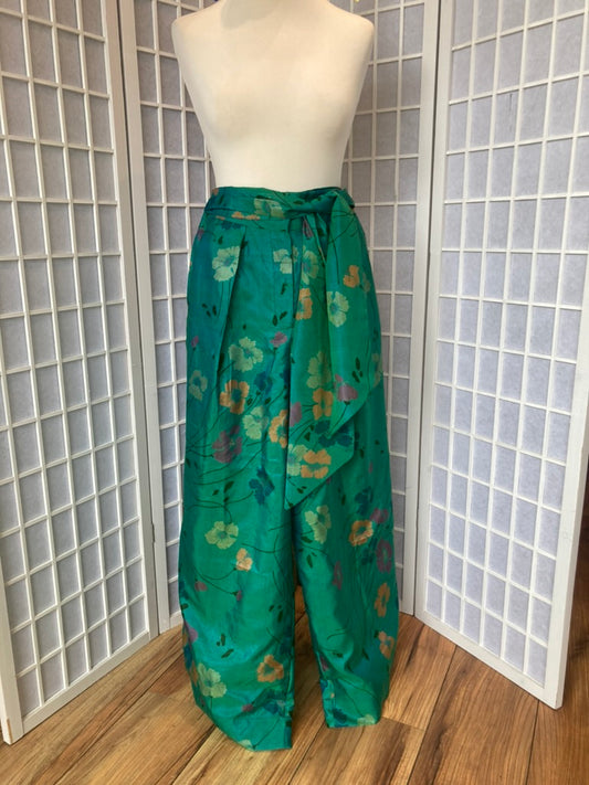 Skirts and trousers made to measure